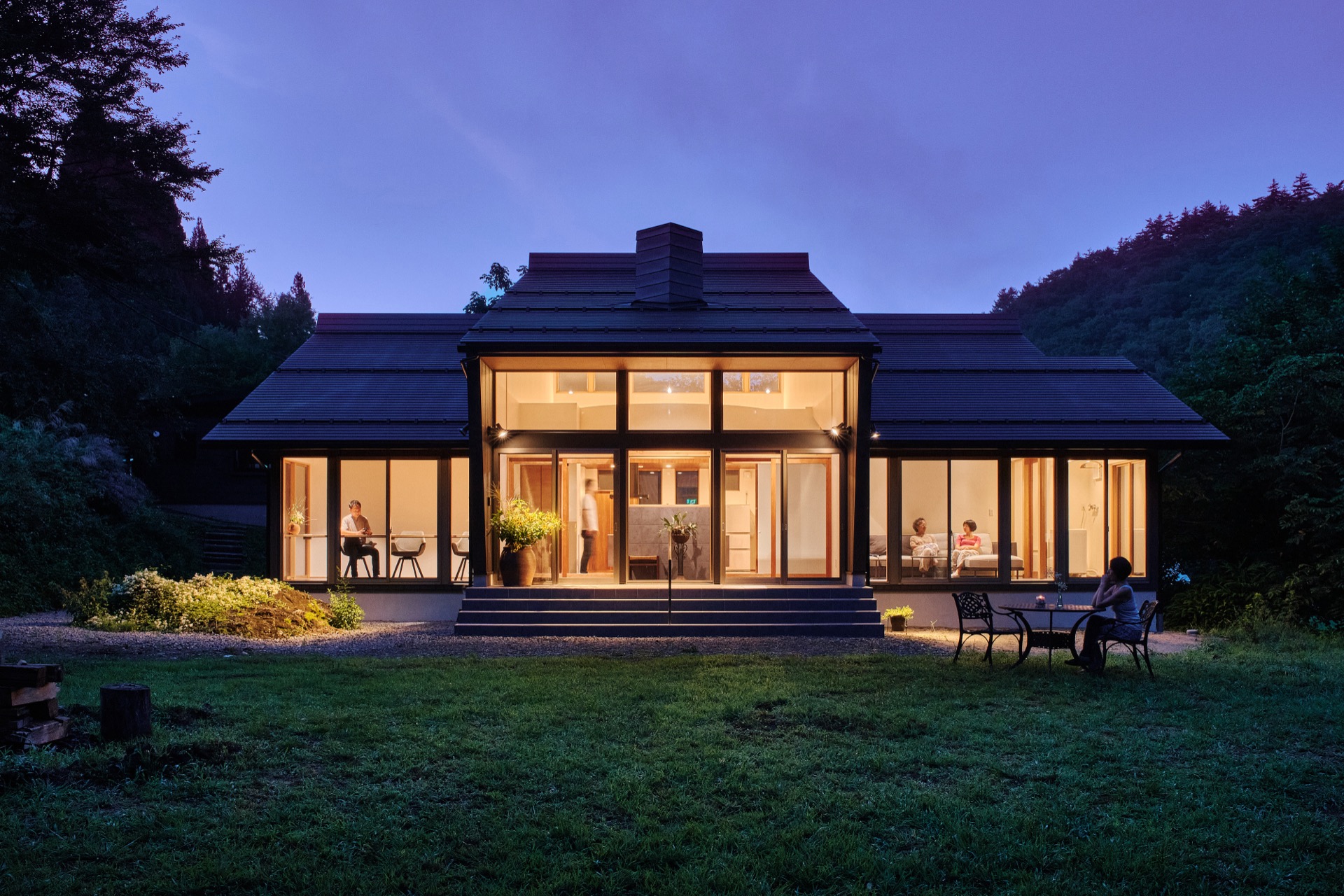 Forest外観（夜景）